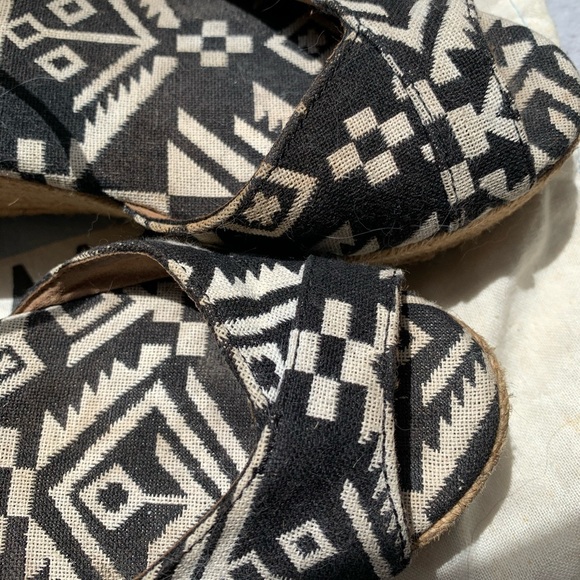 Toms Tribal Espadrille Wedges - Picture 5 of 10